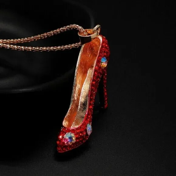 ♥️ Betsey Johnson NEW stunning ruby red glistening crystal pendant necklace ♥️ - Picture 3 of 5